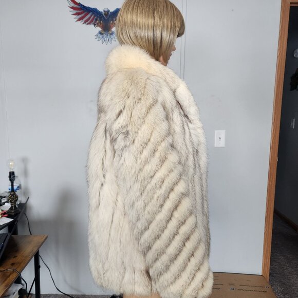 #227 Small fox fur coat - Picture 4 of 4